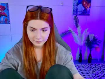 aliceinredsquare_