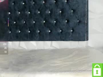 chloe_moon01
