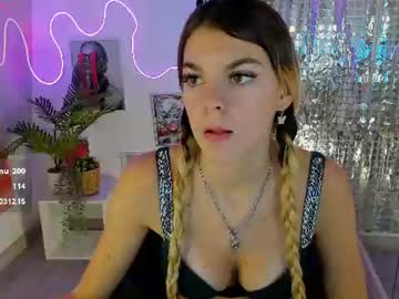 nicole_pinky